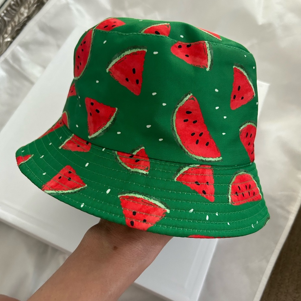 Bucket hat